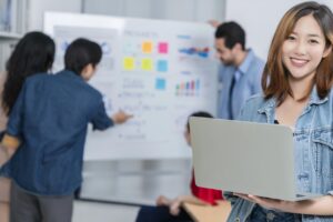 smart-asian-startup-small-entrepreneur-standing-confident-portrait-with-friends-partner-casual-meeting-brainstorm-with-white-board-b